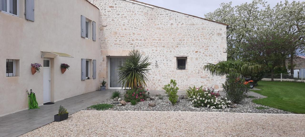 Gite 4 Personnes Avec Piscine Entre Saintes Et Royan Balanzac エクステリア 写真