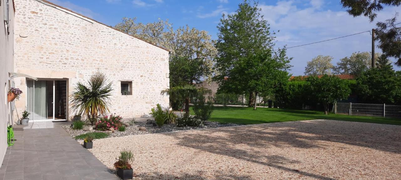 Gite 4 Personnes Avec Piscine Entre Saintes Et Royan Balanzac エクステリア 写真